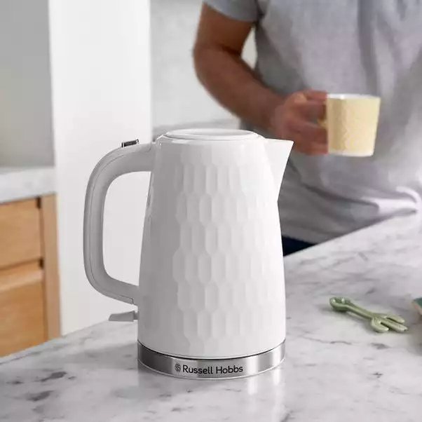 Russell Hobbs Honeycomb Kettle White 3 Russell Hobbs Honeycomb Kettle White - Image 3