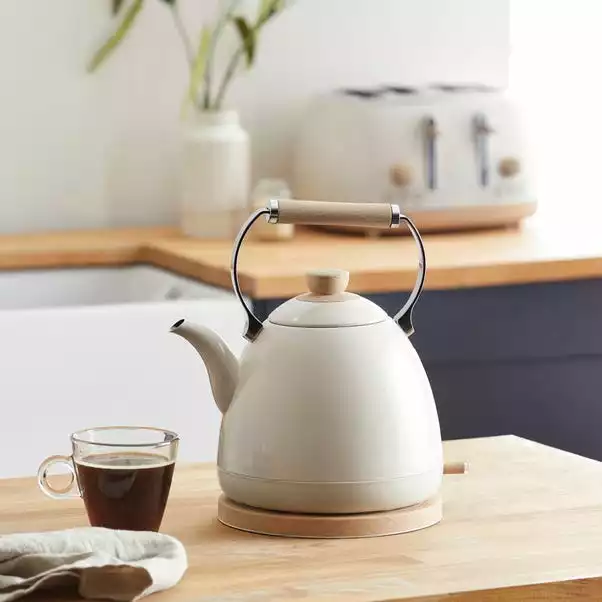 Churchgate Chilcote Country Cream Kettle 1.7L 1 Churchgate Chilcote Country Cream Kettle 1.7L