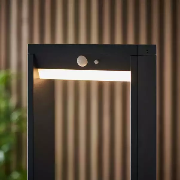 Vogue Lighting Vogue Callen 80cm Outdoor Solar PIR Floor Light 4 Vogue Lighting Vogue Callen 80cm Outdoor Solar PIR Floor Light - Image 4